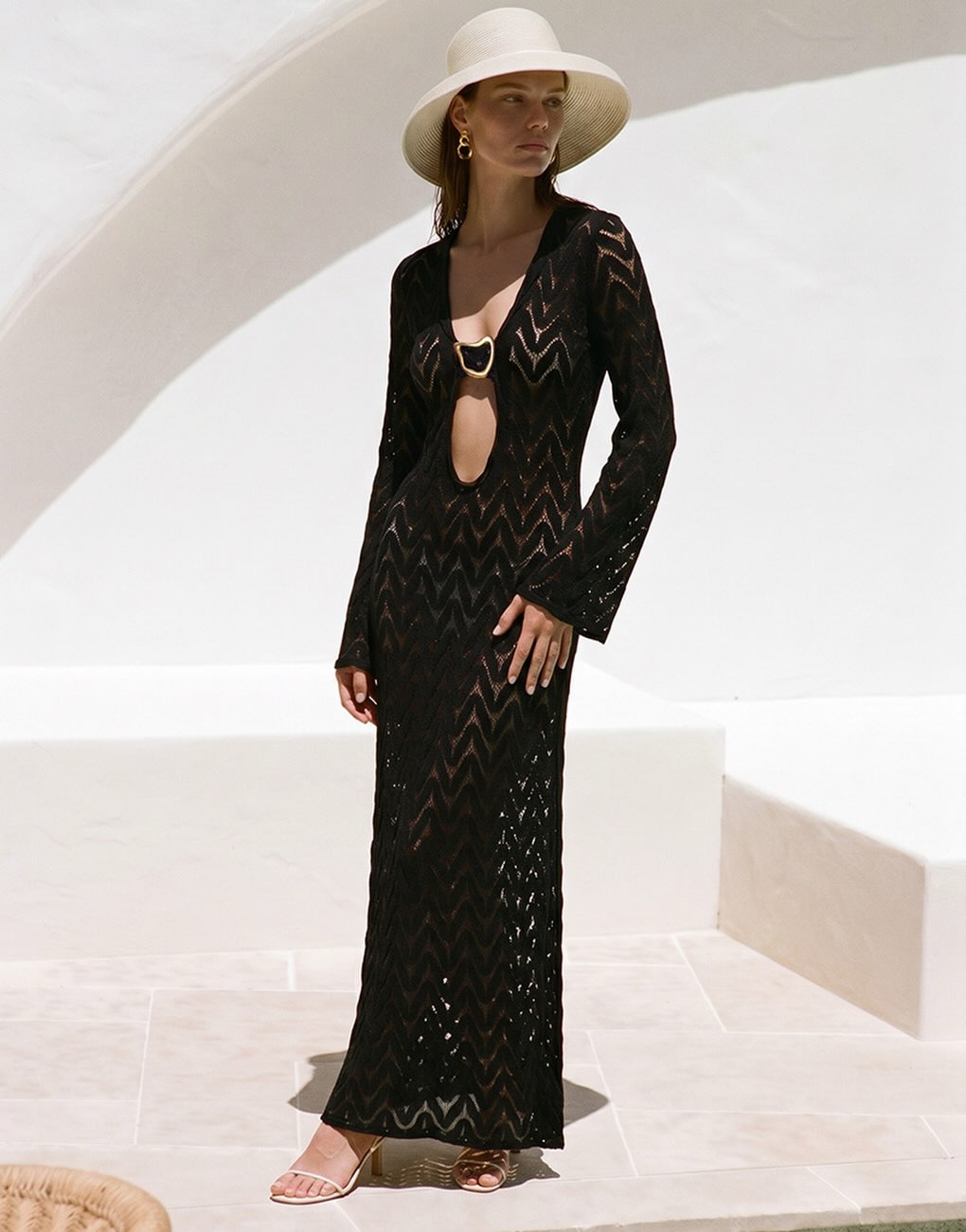 Transparent textures, strong details,
and timeless femininity.

#allsences